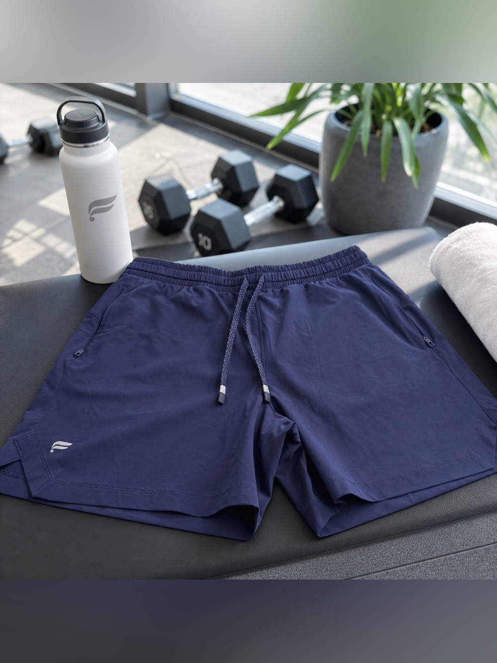 Fabletics Fundamental Men’s Medium Navy 7” Athletic Shorts Zip Pockets